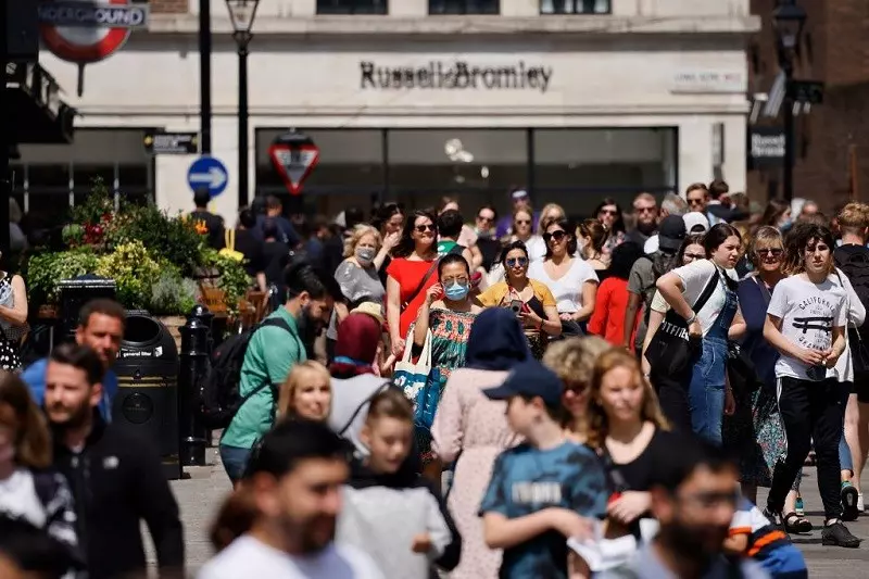 Połowa mieszkańców UK chce opóźnienia luzowania restrykcji