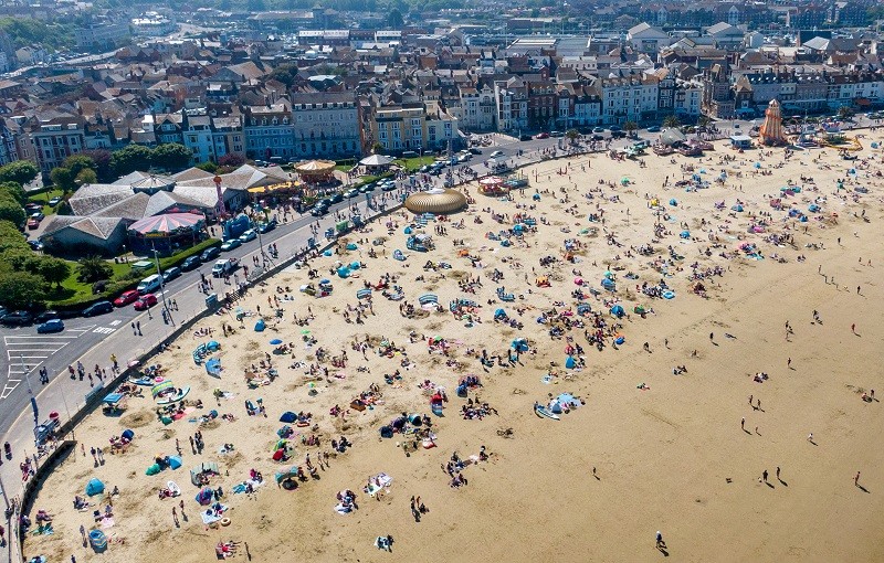 Rząd do mieszkańców UK: "Zostańcie na wakacje w kraju"