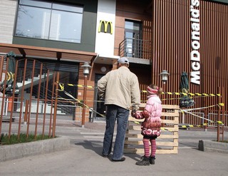 McDonald's zamknął bary na Krymie. Żyrinowski: "Zamknąć w całej Rosji!"