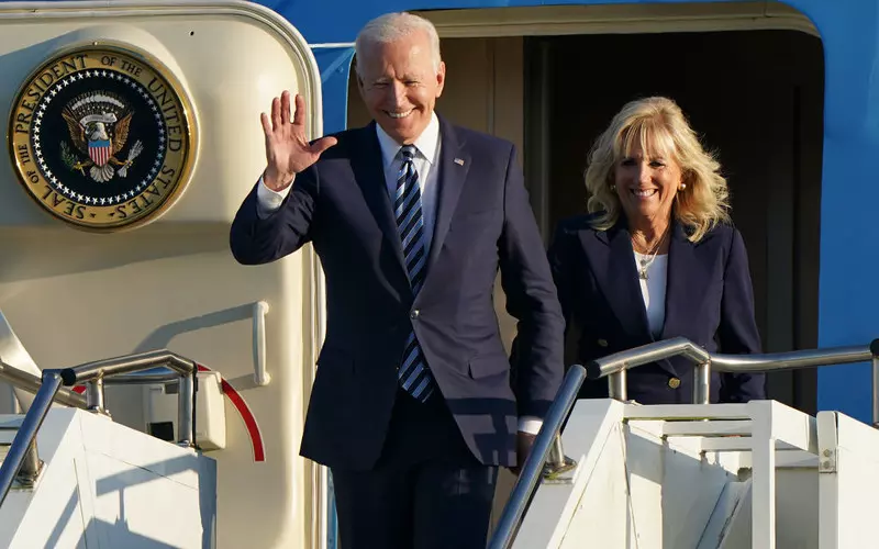 Joe Biden w UK: Rozmowy o stosunkach z UE, wznowieniu podróży do USA i udział w szczycie G7