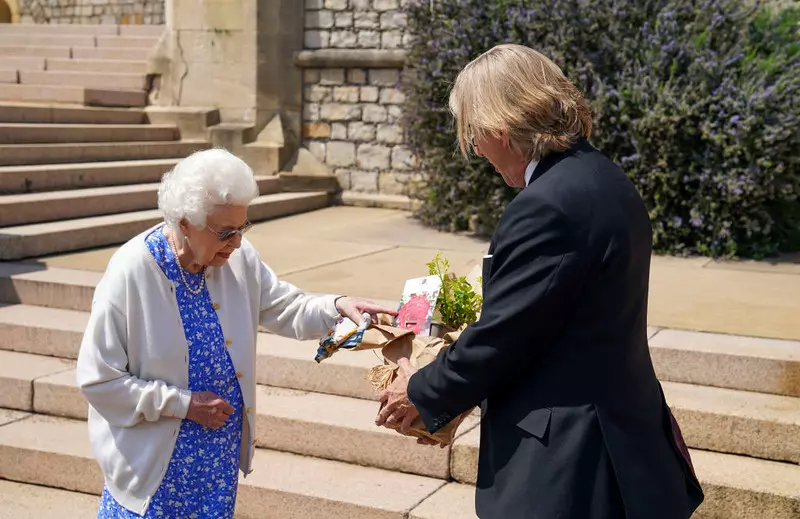 Królowa Elżbieta II uczciła 100. rocznicę urodzin męża nową różą