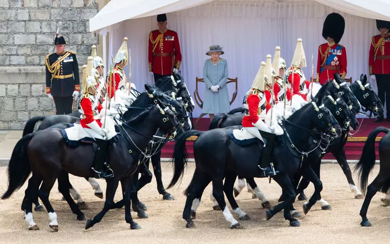 Parada wojskowa z okazji urodzin królowej znów na zamku w Windsorze