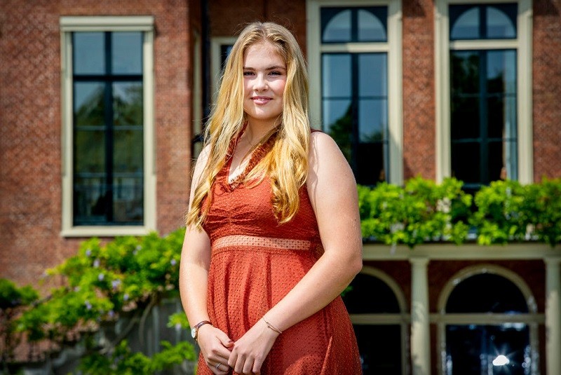 Princess Amalia, heir to Dutch throne, waives right to yearly income