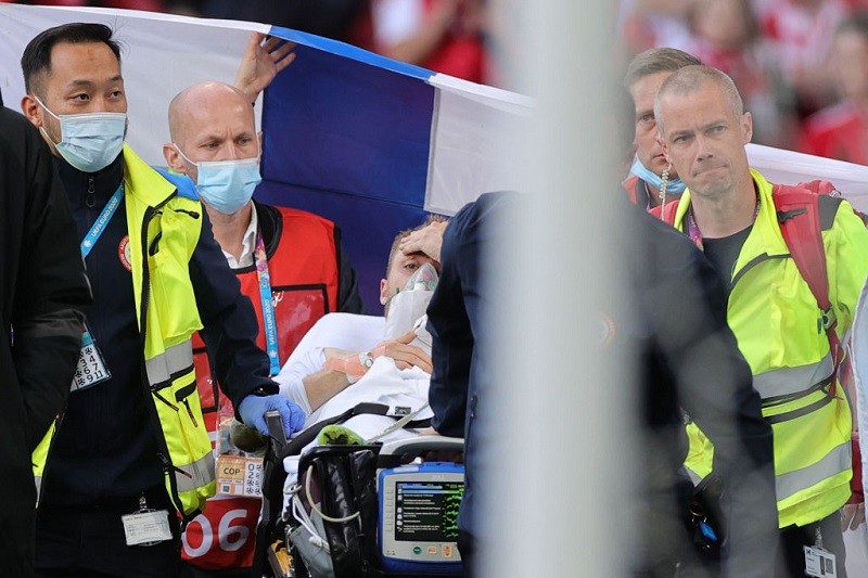 "The Times": Zasłabnięcie Eriksena przypomina, że piłkarze nie są nadludźmi