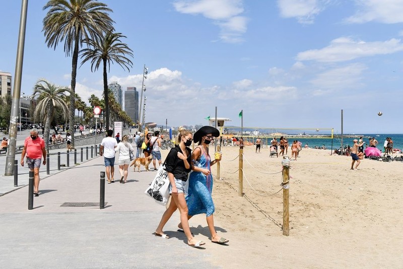 Spain: Catalan beaches are 6-10 meters narrower each year