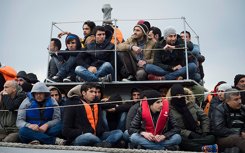 250 tysięcy euro kary za każdego nieprzyjętego uchodźcę. Nowa propozycja KE