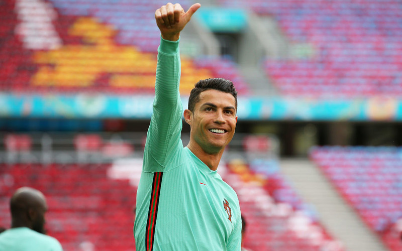 UEFA reminds footballers of their sponsorship obligations