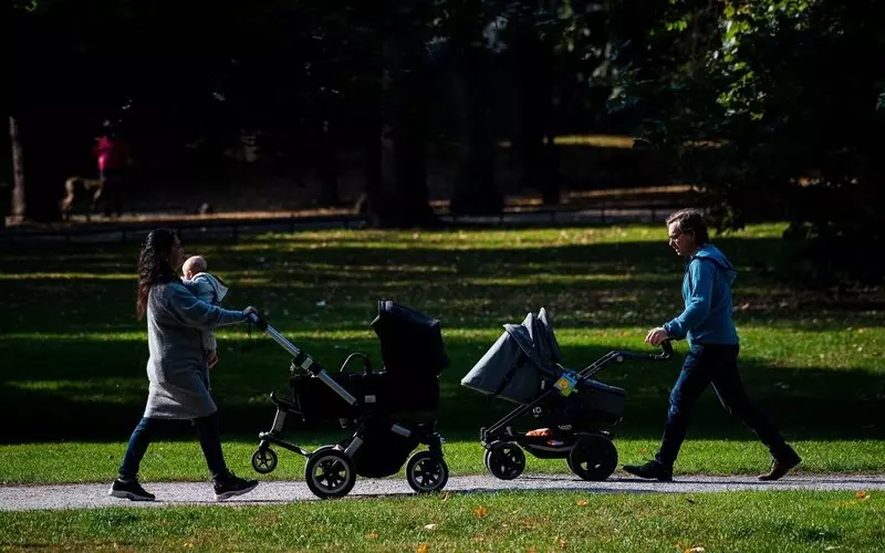 Sweden: The government wants to introduce an additional week off for parents