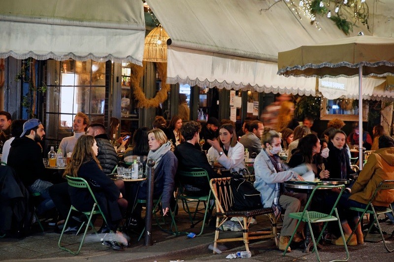 Epidemiolog: Wariantem Delta można zakazić się w kilka sekund