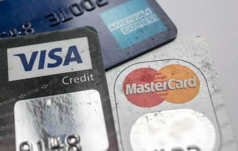 Firmy oferujące karty kredytowe mają ostrzegać klientów przed niekorzystnymi umowami