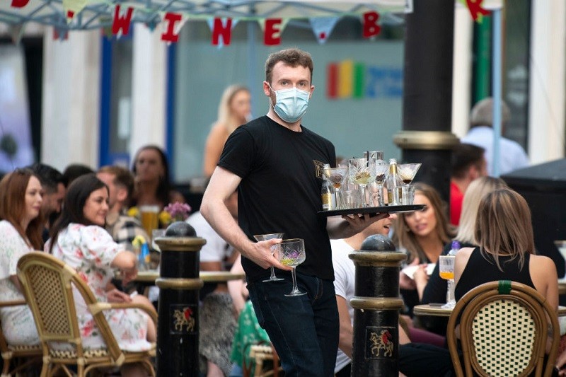 UK: Gastronomia pilnie szuka pracowników. Zarobki wyższe nawet o 14 proc.