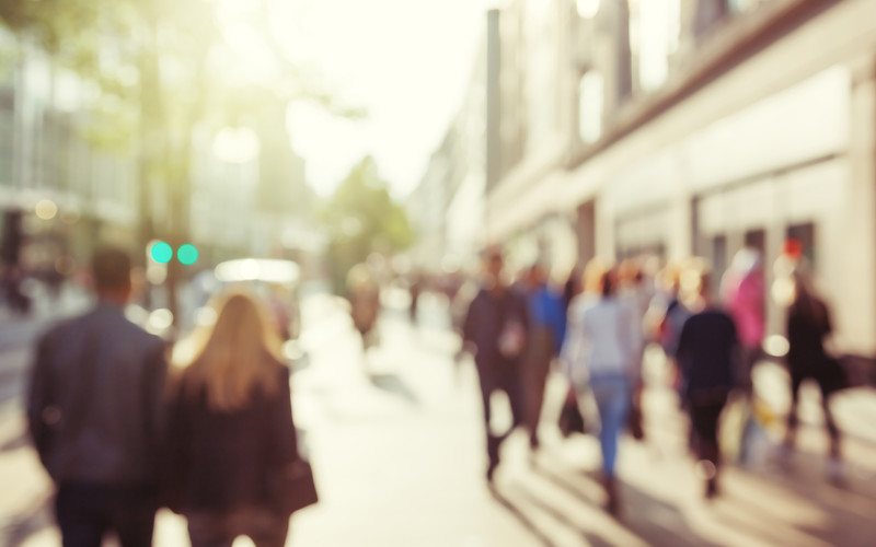 Dziesiątki tysięcy obywateli UE bez dostępu do benefitów z powodu braku settled status