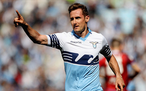 Miroslav Klose odchodzi z Lazio Rzym. Kibice protestują