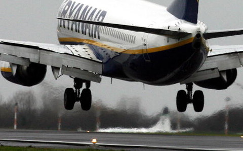 Pasażerowie Ryanaira podają linie do sądu. Chodzi o opłaty za drukowanie kart pokładowych