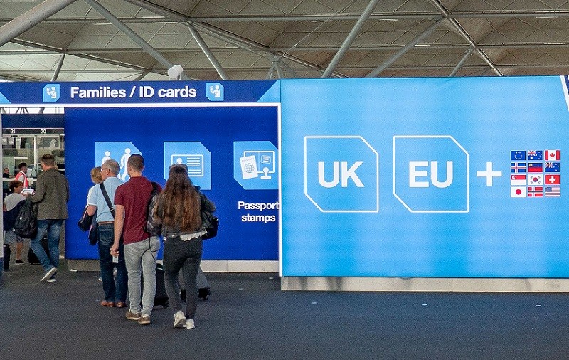 Obywatele UE "czekają miesiącami" na settled status
