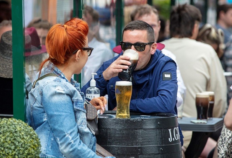 Irlandia: Puby i restauracje tylko dla zaszczepionych i ozdrowieńców