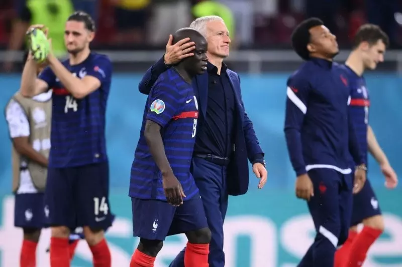 French football chief 'doesn't think' Deschamps' job under threat