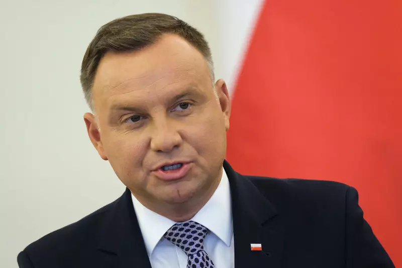 Którym politykom ufają Polacy? Na czele bez zmian