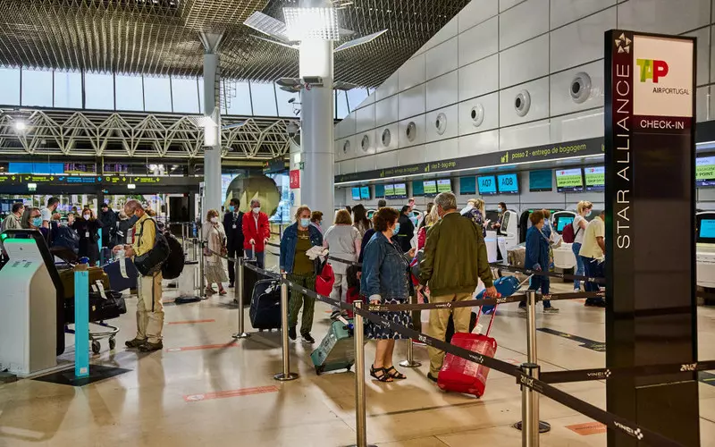 "Corriere della Sera": Chaos i kolejki na lotniskach w całej Europie