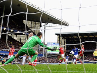 Premier League: Arsene Wenger admits Arsenal were outplayed in 3-0 Everton loss