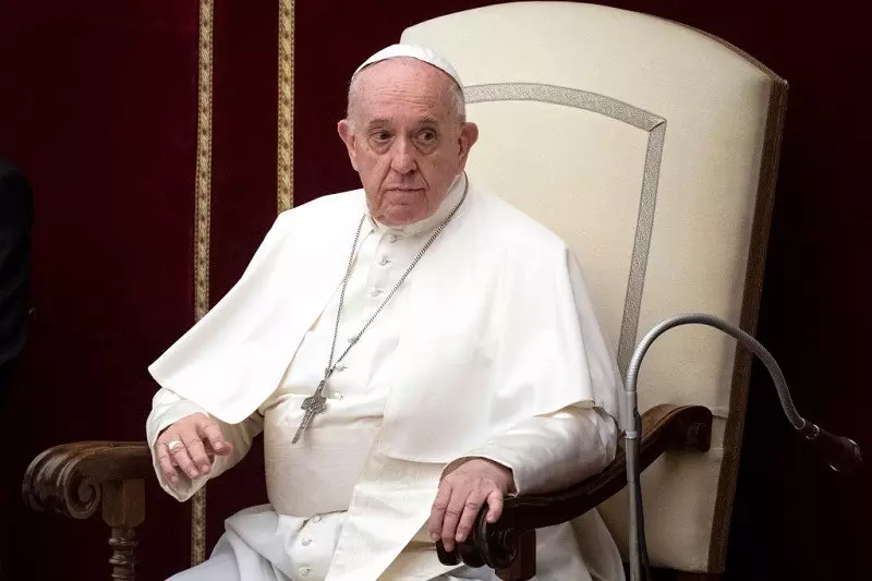 Pope 'responds well' to colon surgery at Rome hospital