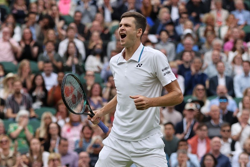 Medvedev knocked out by Hurkacz to set Federer Wimbledon quarterfinal meeting