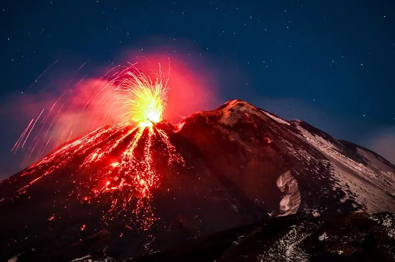 Etna "uczciła" sukces Włochów na Euro fajerwerkami i kanonadą