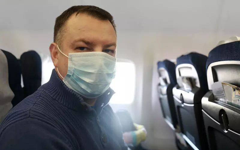 Pasażerowie linii Ryanair i Easyjet muszą nosić maski nawet po 19 lipca