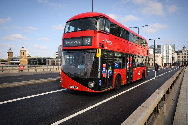 Londyn: Redukcja połączeń autobusowych "zdławi ożywienie" miasta