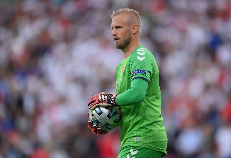 Bramkarz Danii oślepiony laserem przez kibiców Anglii. UEFA interweniuje
