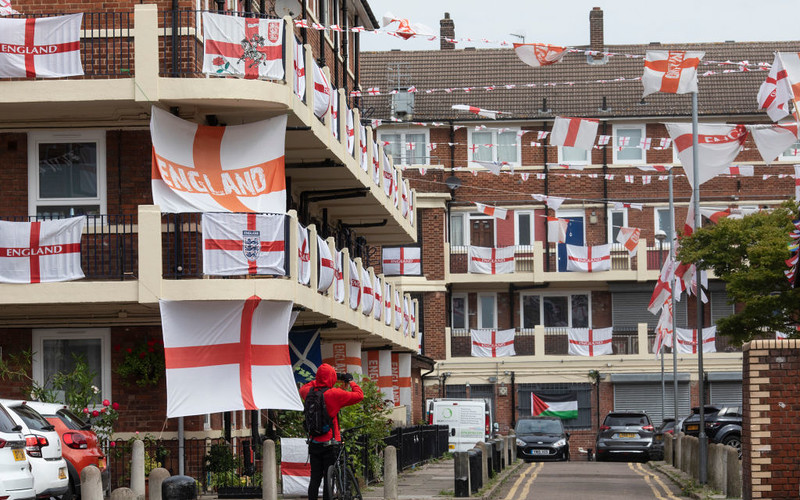 Supermarkets and pubs set for sales bonanza as Britons prepare for Euro 2020 final