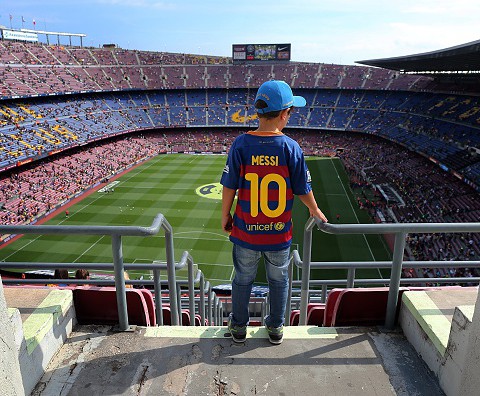 Piłkarska Barcelona sprzedała najwięcej koszulek w sezonie
