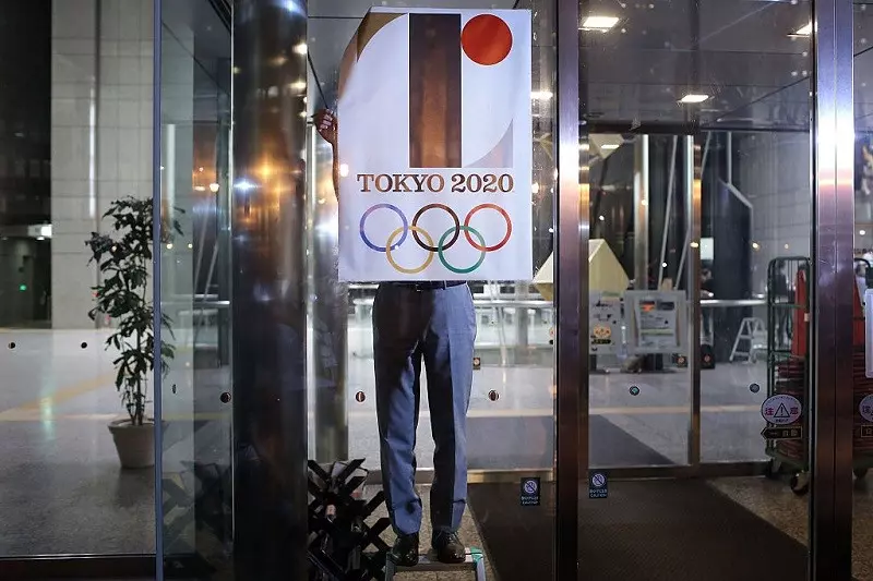 Tokyo hotel 'sorry' over 'Japanese only' elevator signs