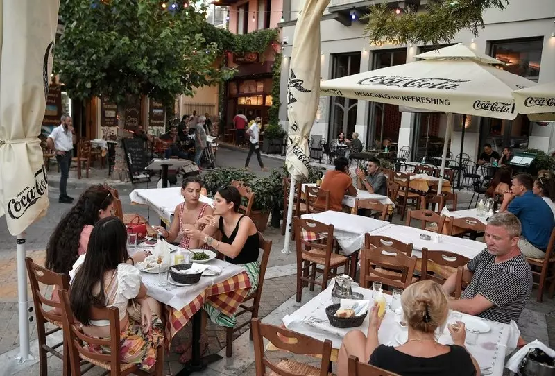 Greece: Only vaccinated or negative testers in restaurants