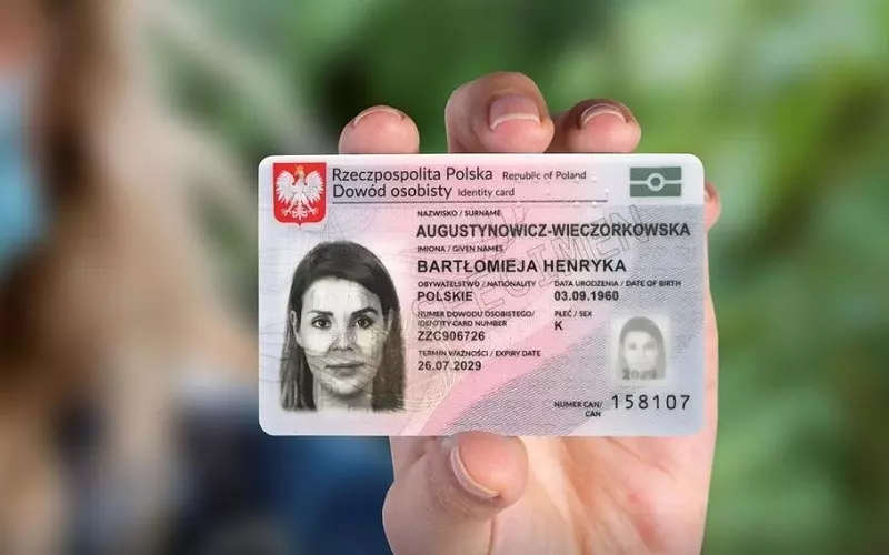 EU identity cards with Polish slip