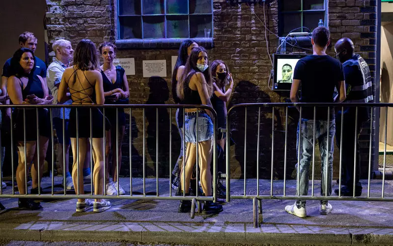 Covid: Two jabs needed to enter nightclubs from September