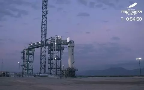 Prywatna rakieta Jeffa Bezosa dotarła do kosmosu i wróciła w 11 minut [GALERIA]