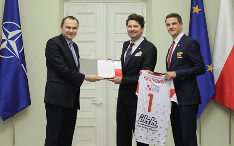  IBB Polonia London Volleyball Club receive Polish flag from Polish President