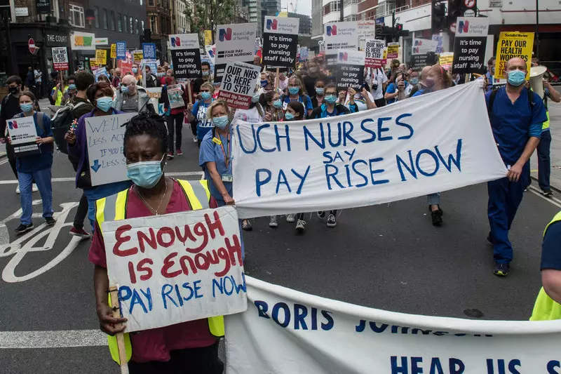 The UK government will increase the salaries for NHS workers