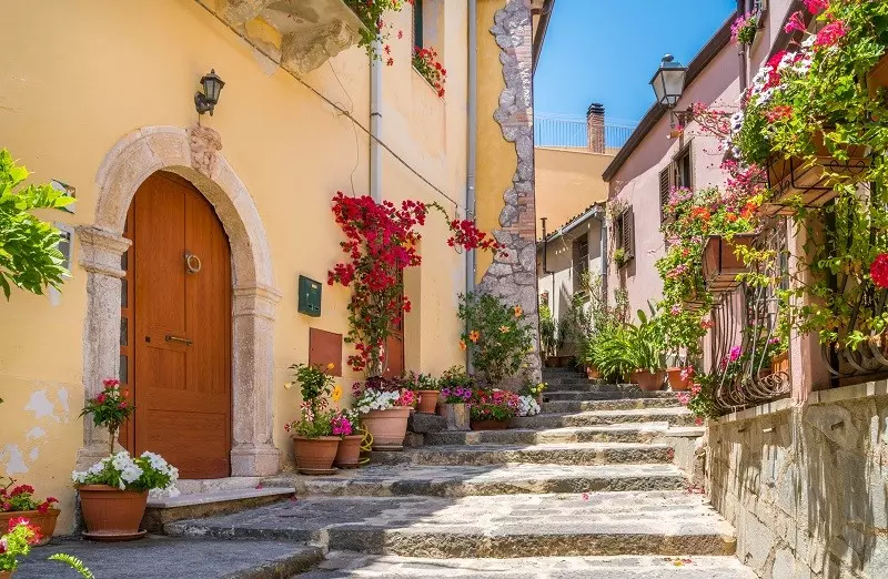 A small town in Sicily sells 20 houses for 2 euros
