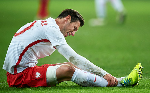 Krychowiak with knee injury