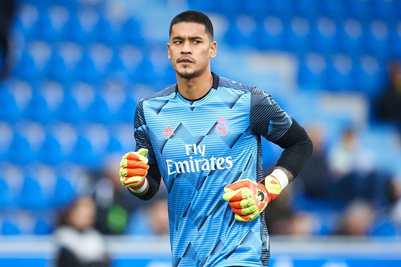 West Ham sign goalkeeper Alphonse Areola on season’s loan from PSG