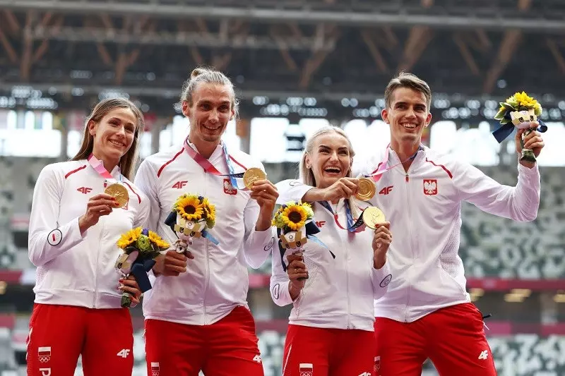 Poland's mixed relay team received gold medals