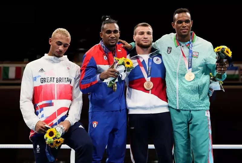 British boxer Ben Whittaker refuses to wear his silver medal on the podium
