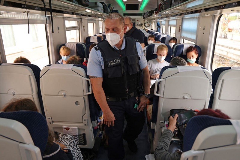 Niemcy planują restrykcje dla niezaszczepionych. Maseczki obowiązkowe do wiosny