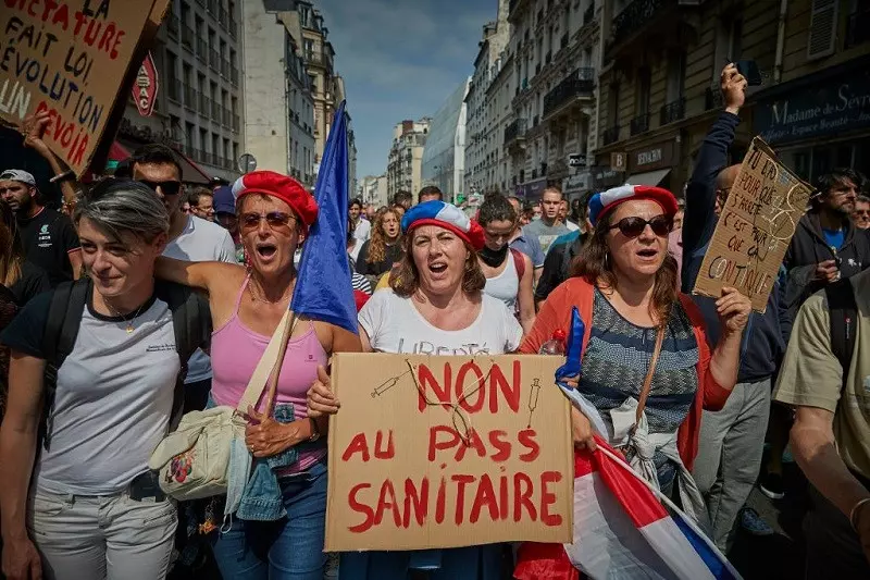 Francja: Rada Stanu uznała, że przepustki sanitarne są zgodne z konstytucją