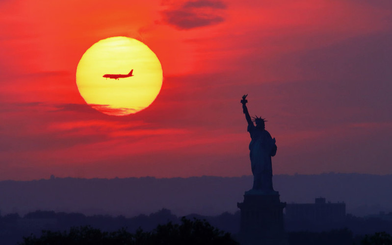 Bloomberg: UE rozważa ograniczenia dla podróżnych z USA