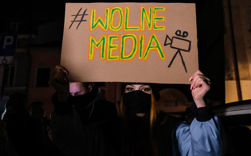 Protests all over Poland in defense of media freedom