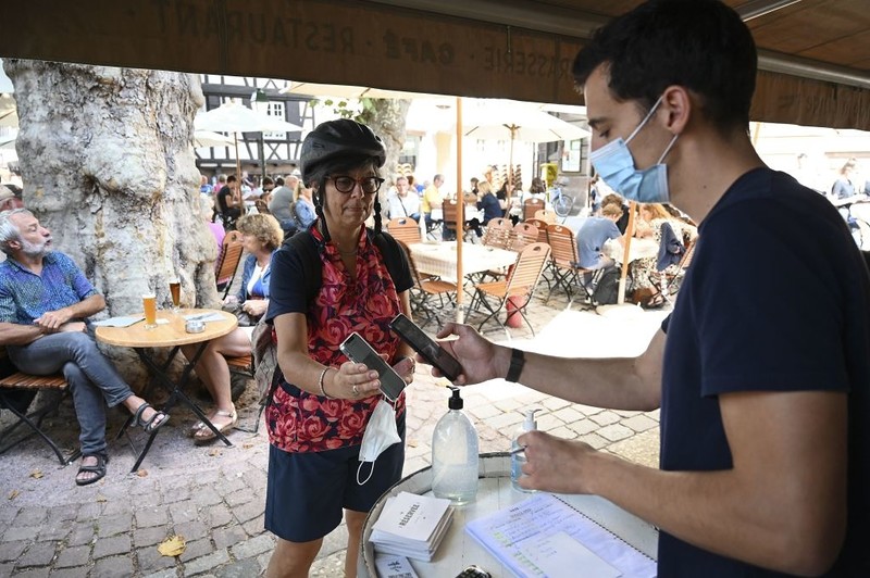 Brits in France without proof of two jabs or test face ban from bars and cafes