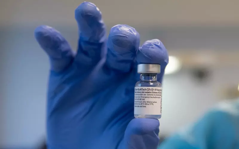 Szef BioNTech: Na razie nie trzeba dostosowywać szczepionki do nowych wariantów 